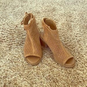 These are cute high heels